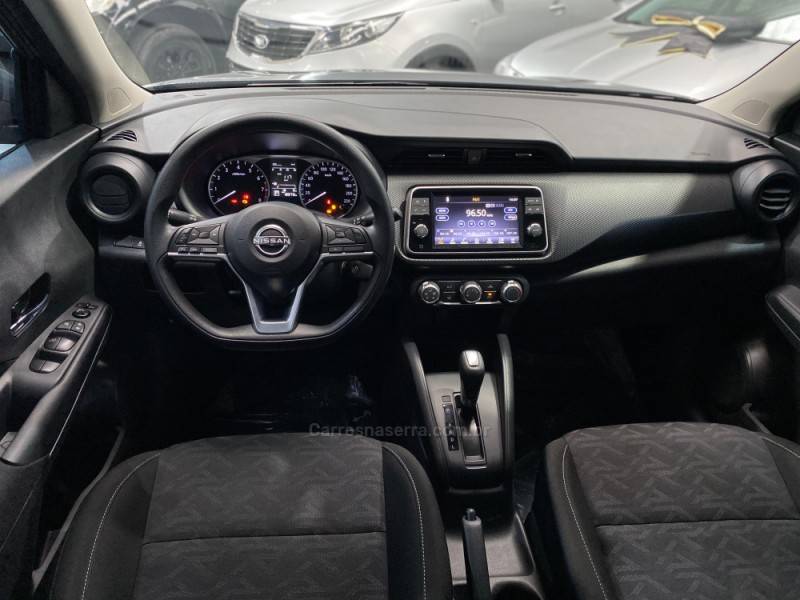 NISSAN - KICKS - 2022/2023 - Cinza - R$ 99.990,00