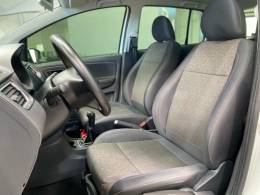 VOLKSWAGEN - FOX - 2013/2013 - Branca - R$ 37.990,00