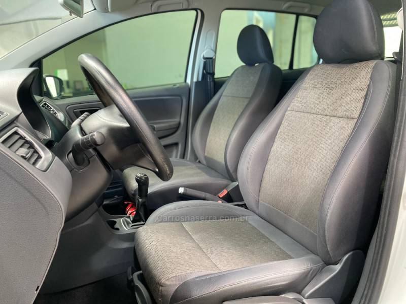 VOLKSWAGEN - FOX - 2013/2013 - Branca - R$ 37.990,00