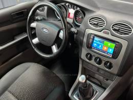 FORD - FOCUS - 2011/2012 - Preta - R$ 41.990,00