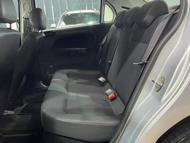 VOLKSWAGEN - VOYAGE - 2021/2022 - Prata - R$ 57.990,00