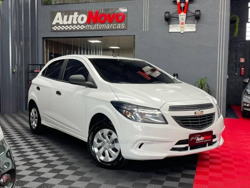 CHEVROLET - ONIX - 2018/2019 - Branca - R$ 55.990,00