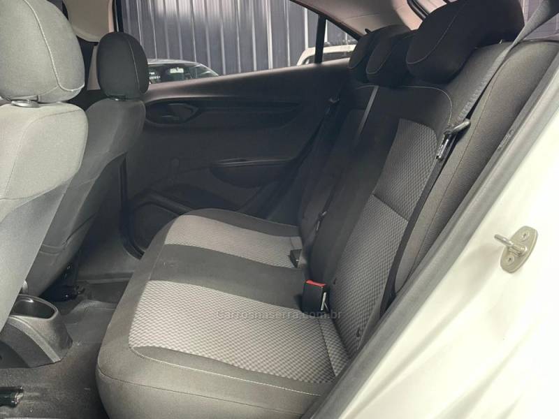 CHEVROLET - ONIX - 2018/2019 - Branca - R$ 55.990,00