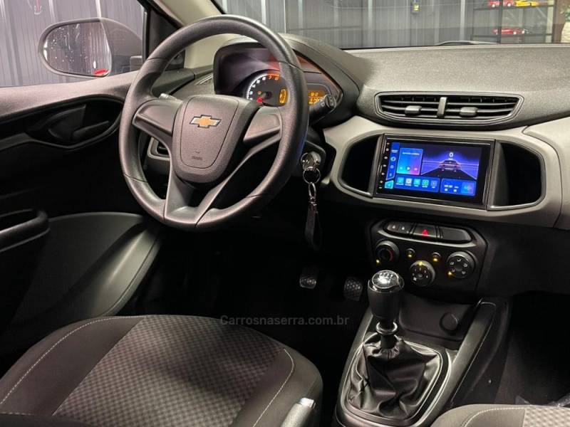 CHEVROLET - ONIX - 2018/2019 - Branca - R$ 55.990,00