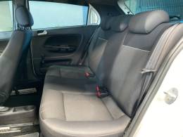 VOLKSWAGEN - GOL - 2017/2018 - Branca - R$ 47.990,00