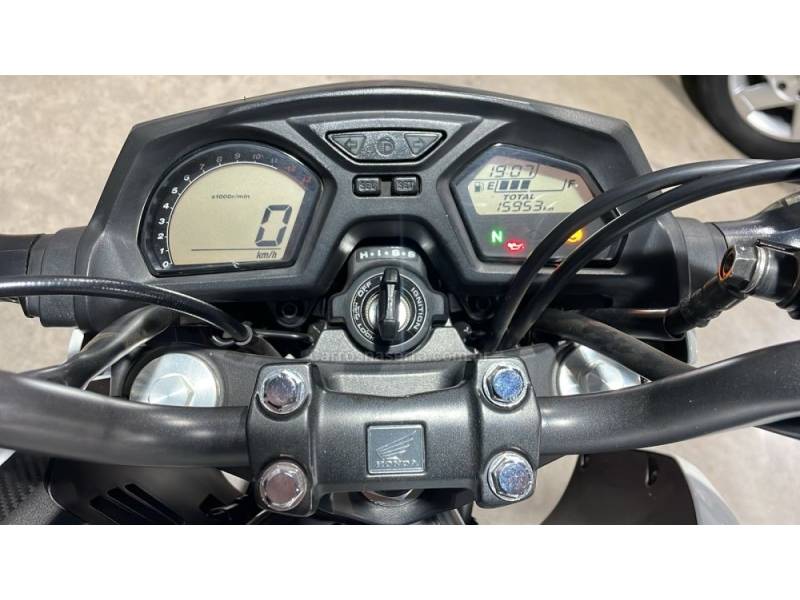 HONDA - CB 650 - 2015/2015 - Branca - R$ 42.990,00