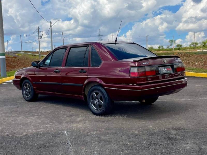 VOLKSWAGEN - SANTANA - 1997/1998 - Vermelha - R$ 14.990,00