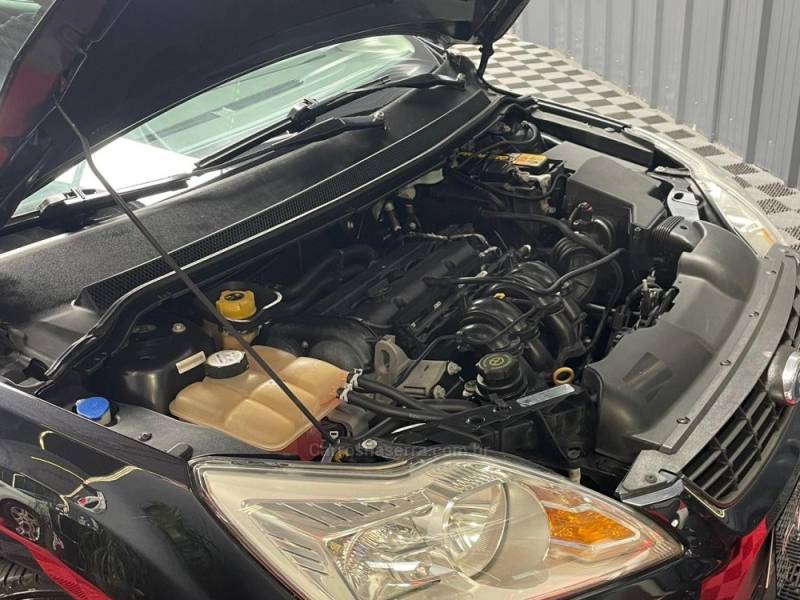 FORD - FOCUS - 2011/2012 - Preta - R$ 41.990,00