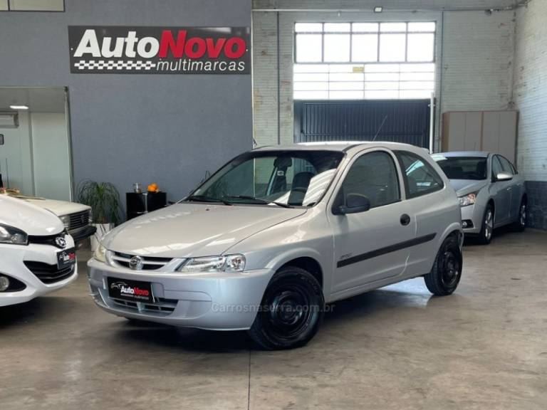 CHEVROLET - CELTA - 2004/2005 - Prata - R$ 19.990,00