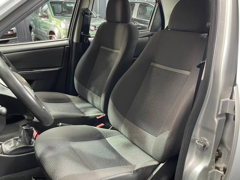 CHEVROLET - CELTA - 2012/2013 - Prata - R$ 38.990,00