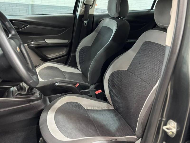 CHEVROLET - ONIX - 2015/2016 - Cinza - R$ 47.990,00