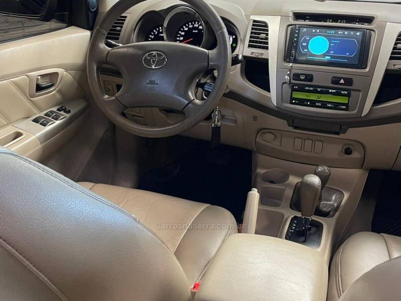 TOYOTA - HILUX SW4 - 2008/2008 - Preta - R$ 113.990,00