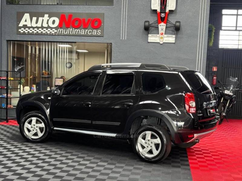 RENAULT - DUSTER - 2012/2013 - Preta - R$ 52.990,00