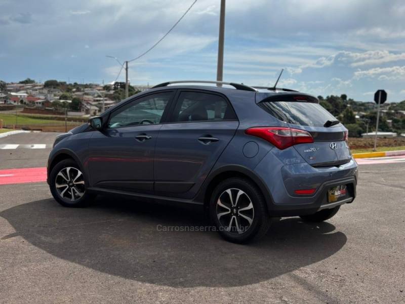 HYUNDAI - HB20X - 2015/2015 - Azul - R$ 59.990,00