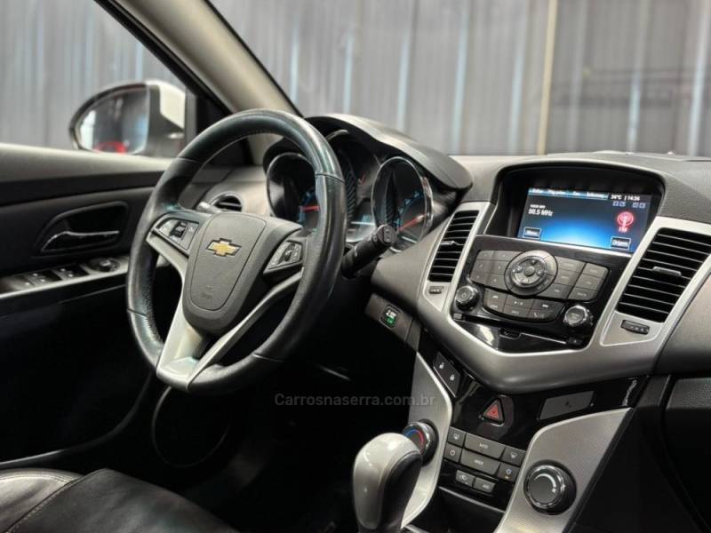 CHEVROLET - CRUZE - 2012/2013 - Branca - R$ 67.990,00