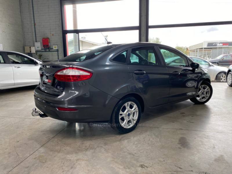 FORD - FIESTA - 2015/2015 - Cinza - R$ 45.990,00