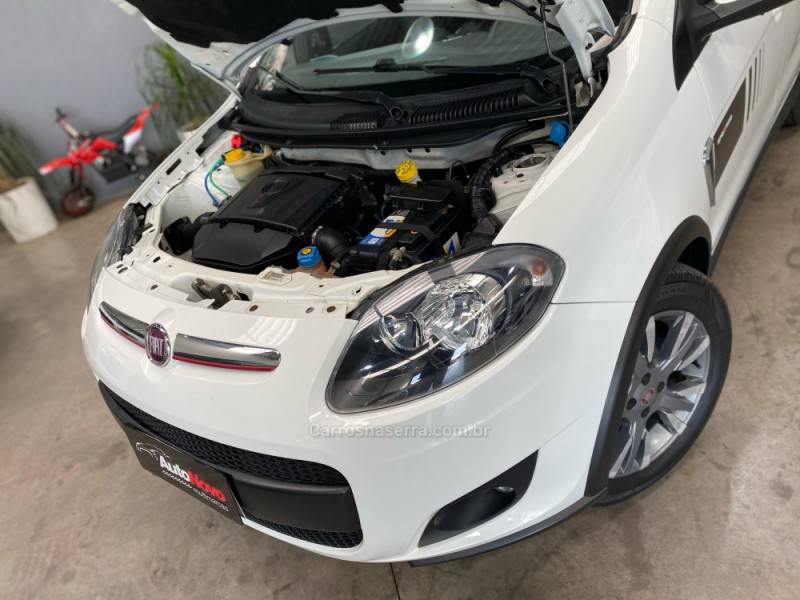 FIAT - PALIO - 2013/2014 - Branca - R$ 43.990,00