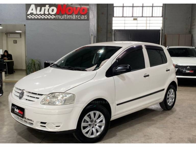 VOLKSWAGEN - FOX - 2006/2007 - Branca - R$ 21.990,00