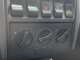 VOLKSWAGEN - SANTANA - 1997/1998 - Vermelha - R$ 14.990,00