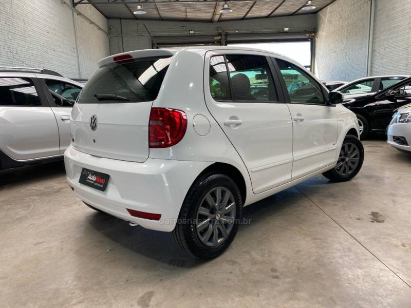 VOLKSWAGEN - FOX - 2013/2013 - Branca - R$ 37.990,00