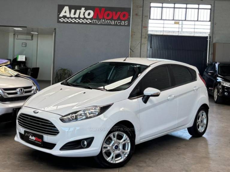 FORD - FIESTA - 2016/2016 - Branca - R$ 49.990,00