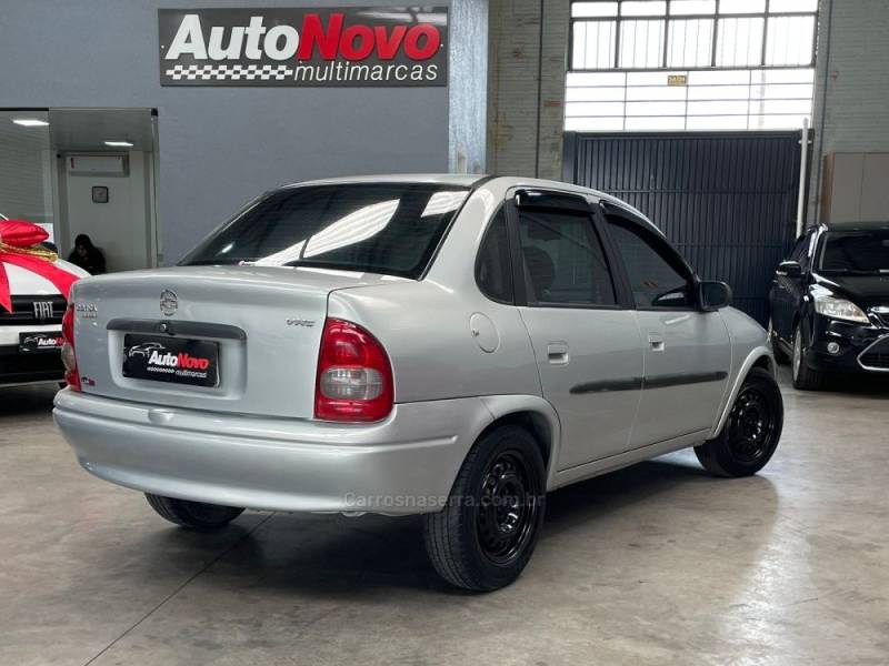 CHEVROLET - CORSA - 2004/2004 - Prata - R$ 17.990,00