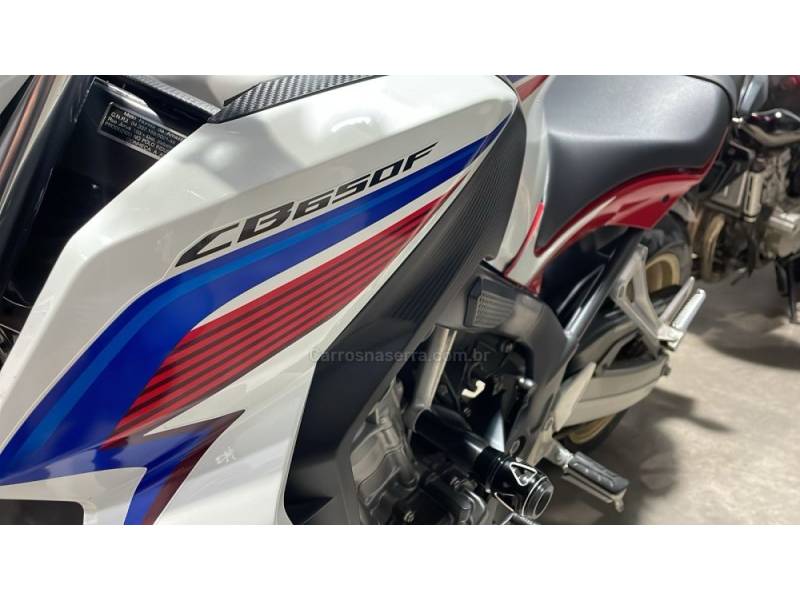 HONDA - CB 650 - 2015/2015 - Branca - R$ 42.990,00