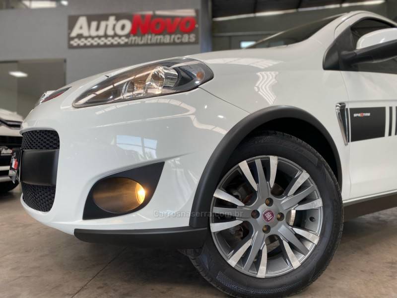 FIAT - PALIO - 2013/2014 - Branca - R$ 43.990,00
