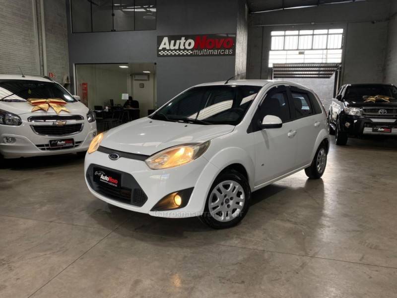 FORD - FIESTA - 2013/2014 - Branca - R$ 37.990,00