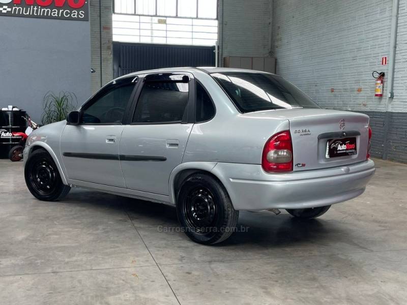 CHEVROLET - CORSA - 2004/2004 - Prata - R$ 17.990,00