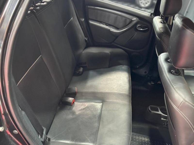 RENAULT - DUSTER - 2012/2013 - Preta - R$ 52.990,00