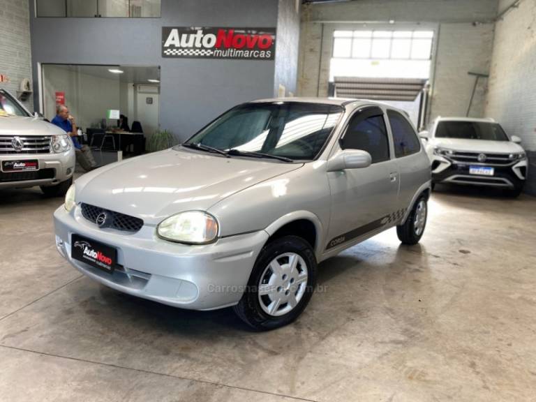 CHEVROLET - CORSA - 2000/2000 - Prata - R$ 12.990,00