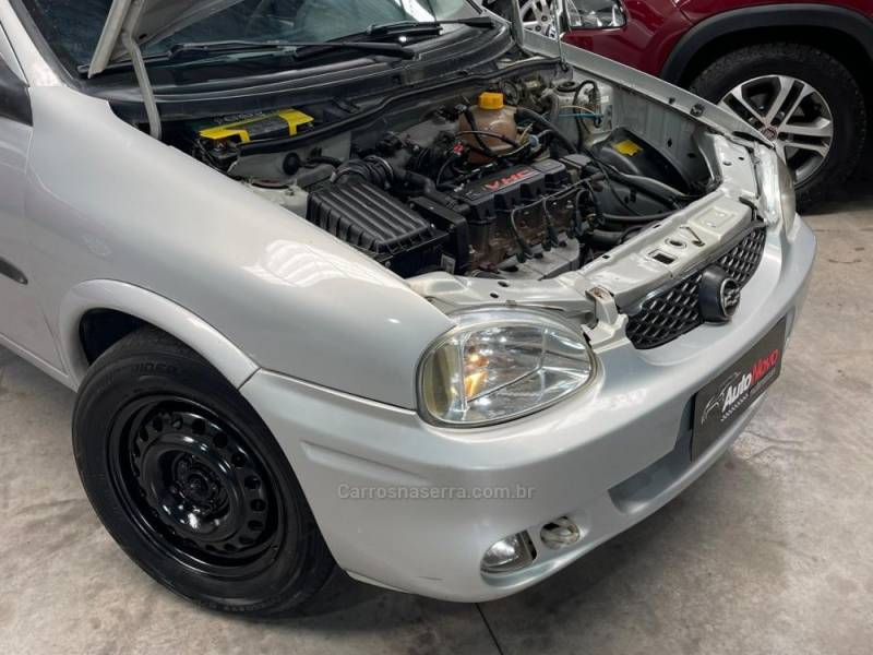 CHEVROLET - CORSA - 2004/2004 - Prata - R$ 17.990,00