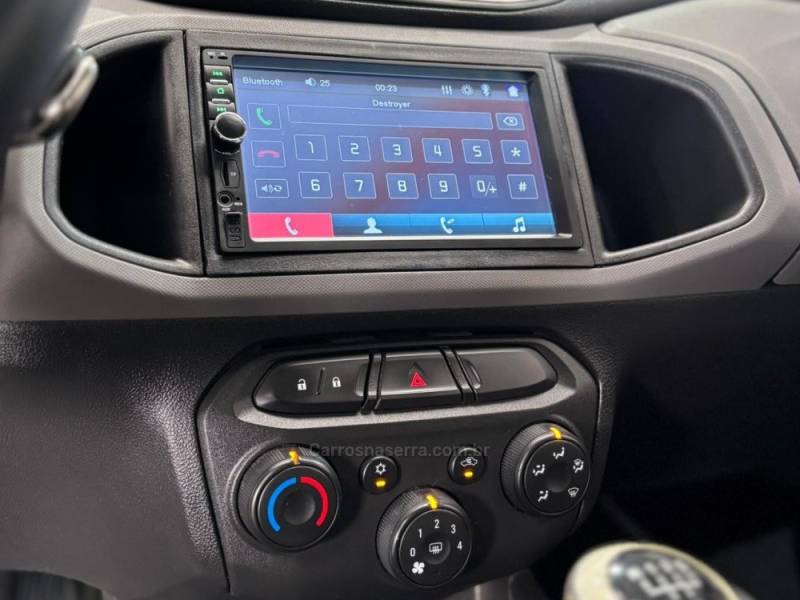 CHEVROLET - ONIX - 2015/2016 - Cinza - R$ 47.990,00