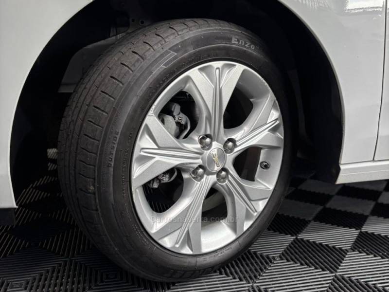 CHEVROLET - ONIX - 2019/2020 - Branca - R$ 69.990,00