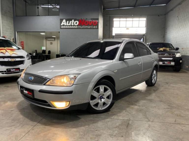 FORD - MONDEO - 2004/2004 - Prata - R$ 28.990,00