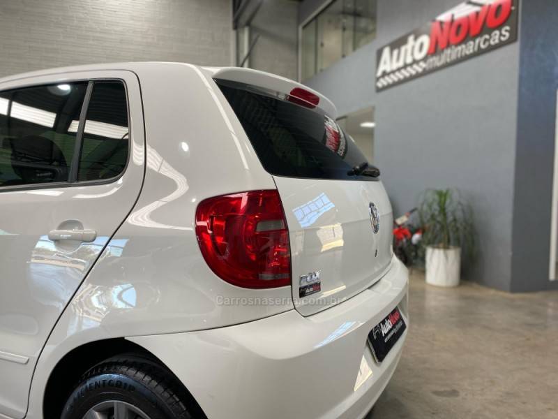 VOLKSWAGEN - FOX - 2013/2013 - Branca - R$ 37.990,00
