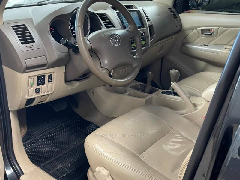 TOYOTA - HILUX SW4 - 2008/2008 - Preta - R$ 113.990,00