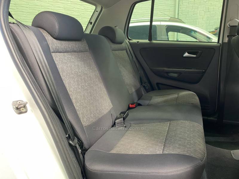 VOLKSWAGEN - FOX - 2013/2013 - Branca - R$ 37.990,00