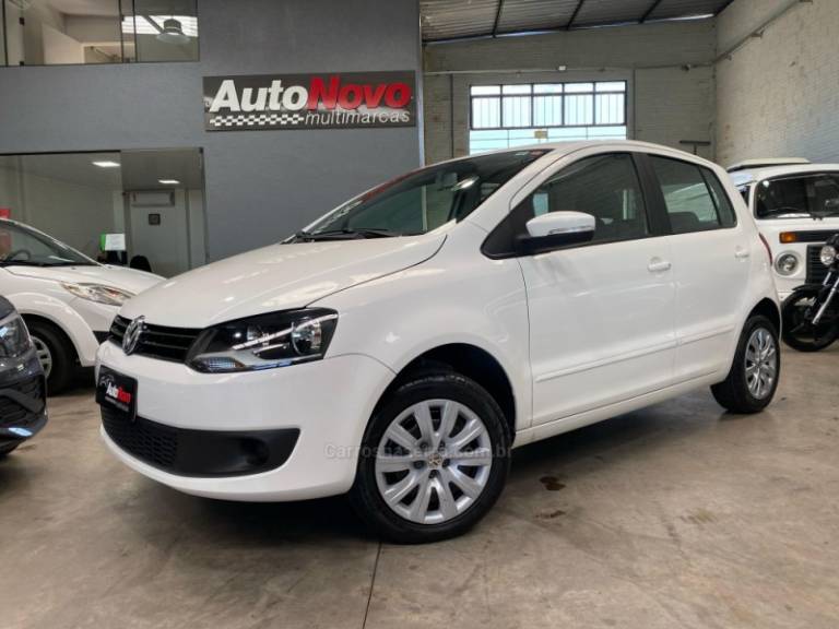 VOLKSWAGEN - FOX - 2013/2013 - Branca - R$ 41.990,00