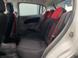 FIAT - PALIO - 2013/2014 - Branca - R$ 43.990,00