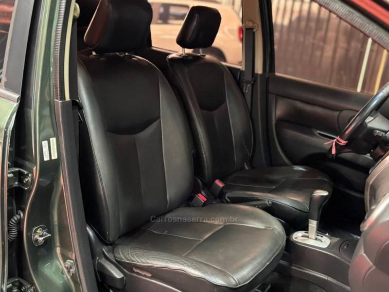 NISSAN - LIVINA - 2012/2012 - Verde - R$ 39.990,00