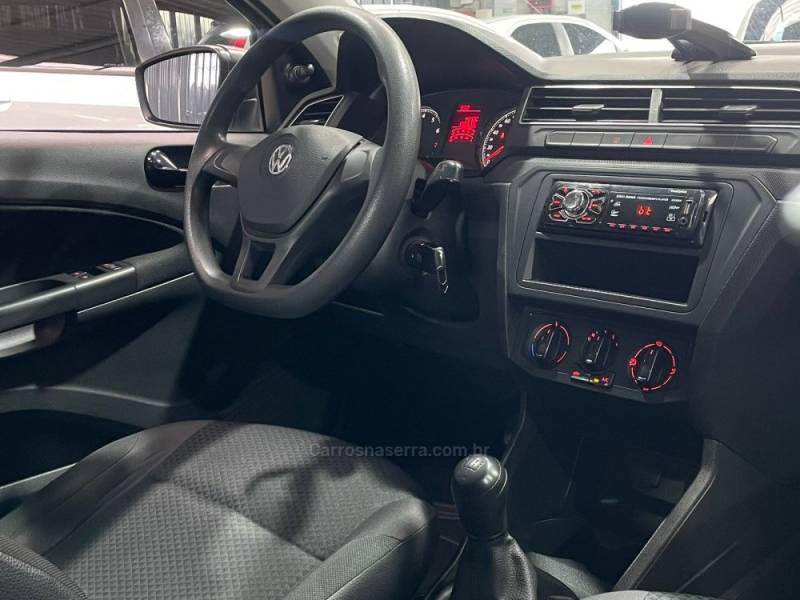 VOLKSWAGEN - VOYAGE - 2021/2022 - Prata - R$ 57.990,00