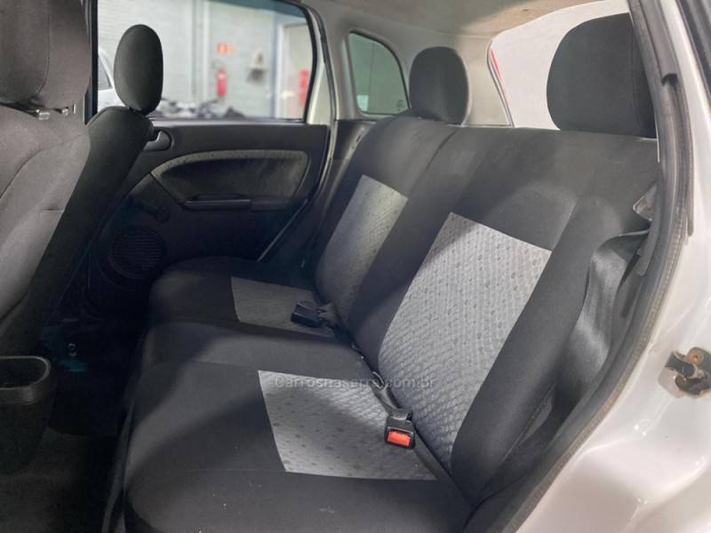 FORD - FIESTA - 2014/2014 - Branca - R$ 34.990,00