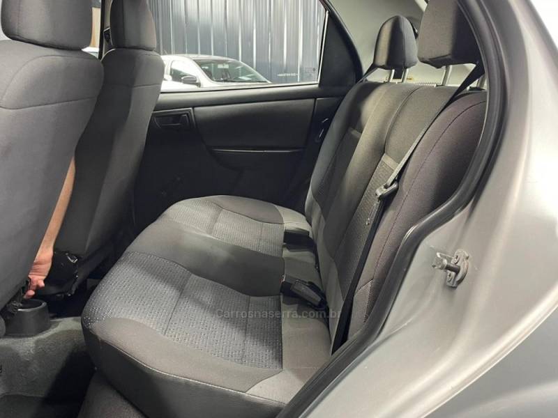 CHEVROLET - CELTA - 2012/2013 - Prata - R$ 38.990,00