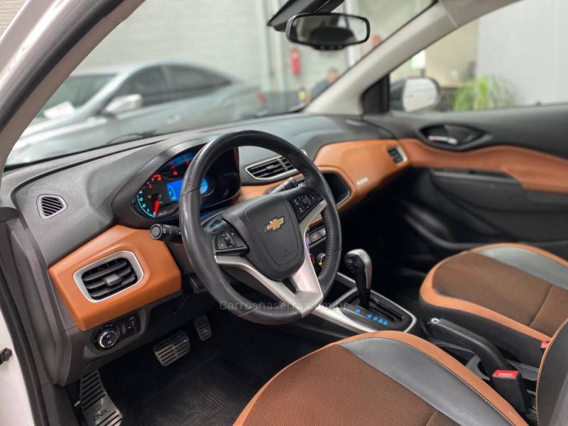 CHEVROLET - ONIX - 2018/2018 - Branca - R$ 69.990,00