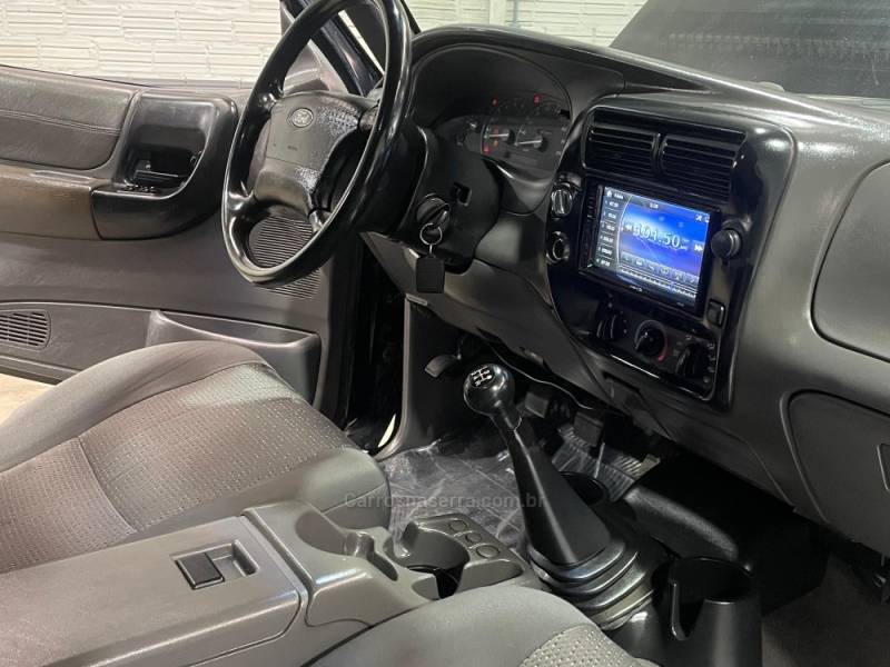FORD - RANGER - 2004/2004 - Preta - R$ 44.990,00