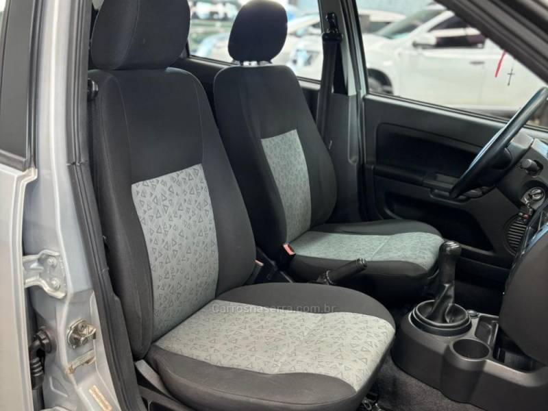 FORD - FIESTA - 2011/2011 - Prata - R$ 39.990,00