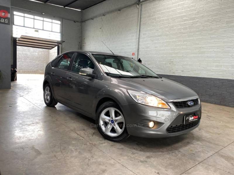 FORD - FOCUS - 2011/2012 - Cinza - R$ 40.990,00