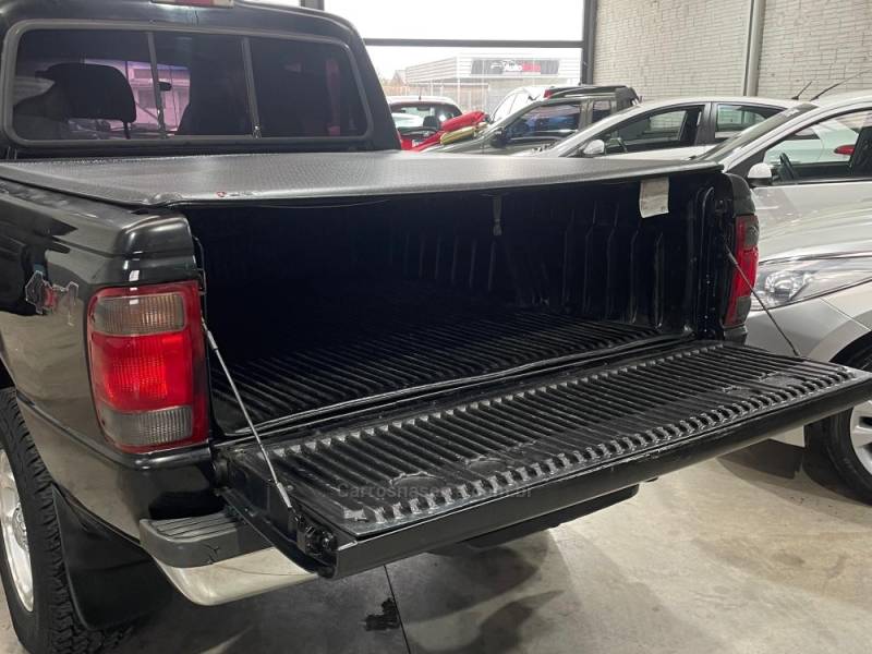 FORD - RANGER - 2004/2004 - Preta - R$ 44.990,00